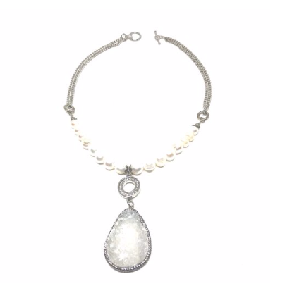 This genuine freshwater pearl necklace has a genuine druzy gemstone pendant which is surrounded by beautiful czech crystals  The charms and finishings are all white gold plated.  Necklace is lead, nickel free and tarnish resistant  This necklace is 18