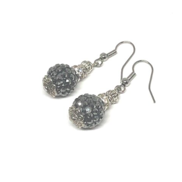 These black glitter ball earrings are very elegant. The finishings on each earring are white gold plated.  They are hypoallergenic, lead and nickel free and tarnish resistant  Length: 4cm in length