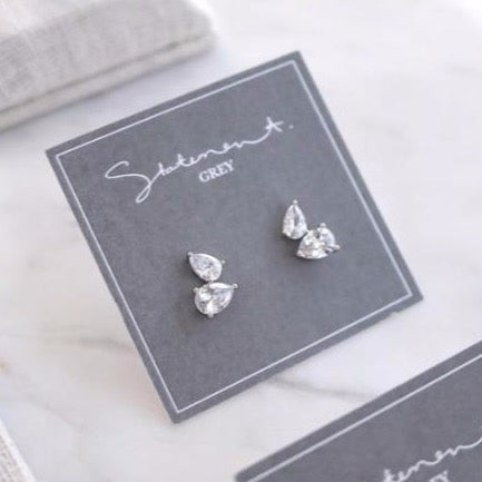 These Sourire stud earrings have a unique design, featuring two stacked teardrop crystals. Elegant and beautiful, these earrings are perfect for adding to your everyday look.   Main material: 16k Gold/ Rose Gold/ Rhodium Plated, Brass, .925 Sterling Silver Post  Lead and Nickel Free  Charm 9mm x 13mm 