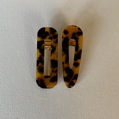 Style your hair with these beautiful tortoise clips. It is the perfect accessory to any outfit! Can be worn each as a single clip or together. You can also mix and match with another favourite clip of yours!  Two piece